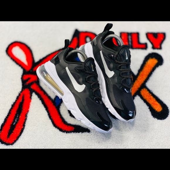 Wmns Nike Air Max 270 React Blk/Wht 100% Authentic - Picture 2 of 8